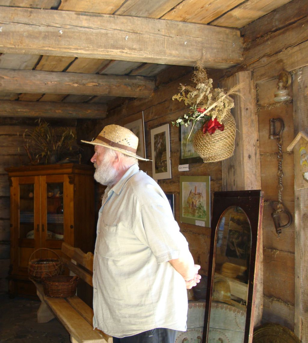 Tw&oacute;rca Skansenu w Kuligowie Wojciech Urmanowski